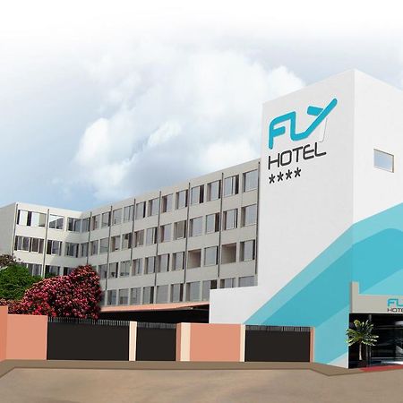 Fly Hotel Луанда Екстериор снимка
