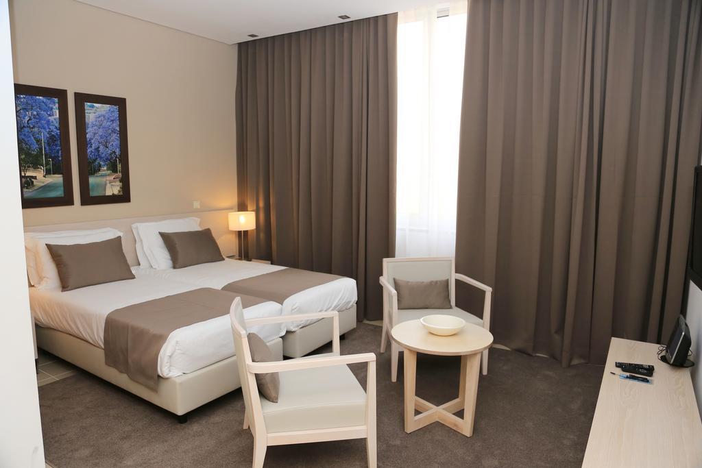 Fly Hotel Луанда Екстериор снимка