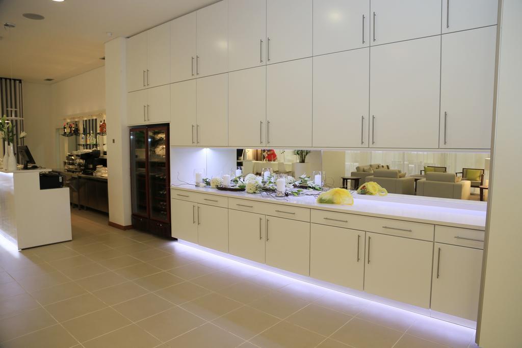 Fly Hotel Луанда Екстериор снимка