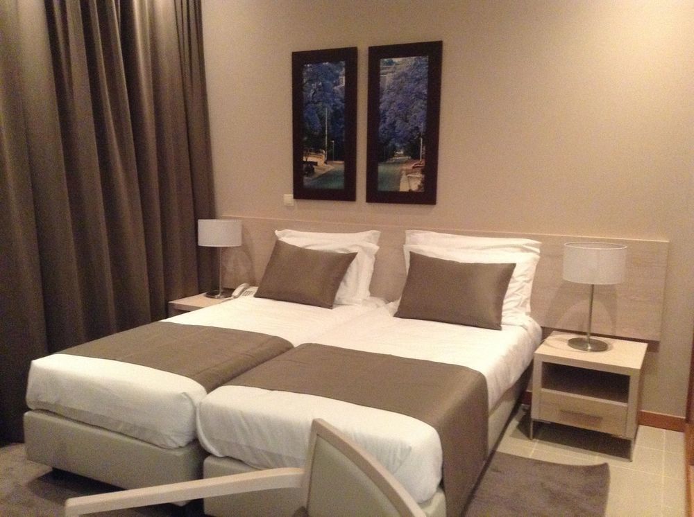 Fly Hotel Луанда Екстериор снимка
